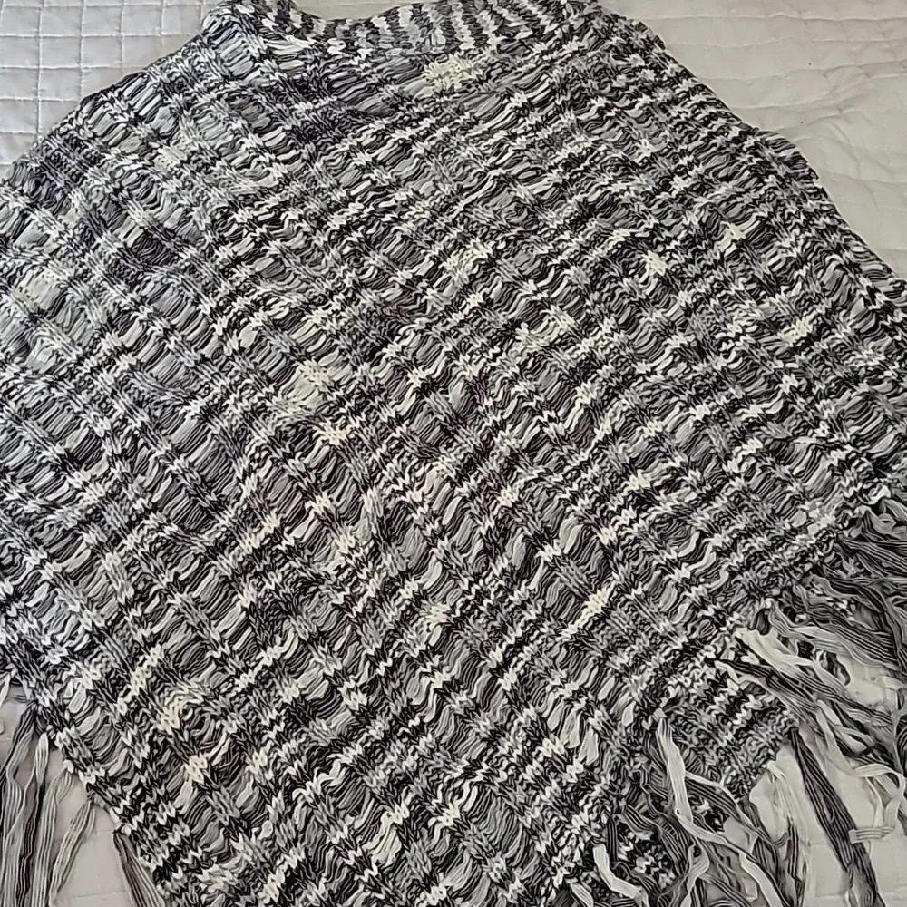 Poncho - Picture 1 of 3
